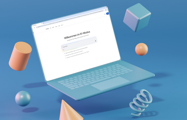 Google KI-Modus am Laptop – moderne Darstellung der KI-Suche für GEO-Optimierung. Laptop mit geöffneter Google KI-Modus Suche auf blauem Hintergrund, umgeben von abstrakten 3D-Formen.